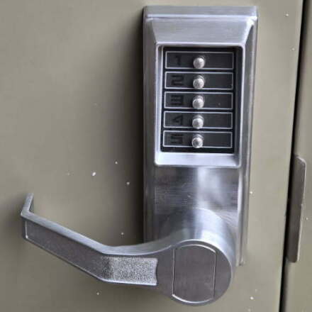 a keyless door lock with a handle